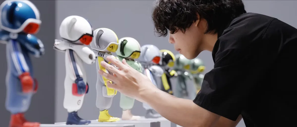 Jei Tseng arranging his figures